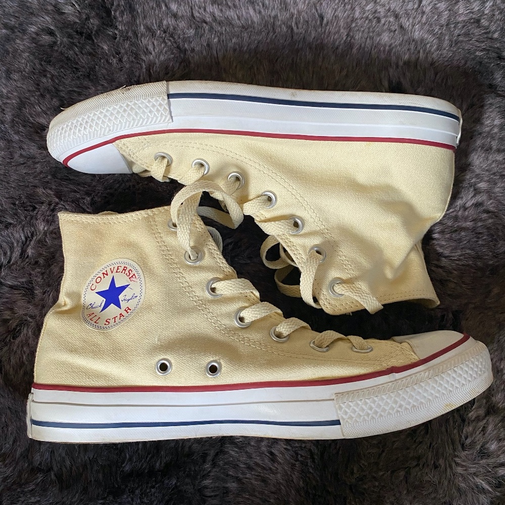 Yellow Hightop Chuck Taylor Converse SIZE 8